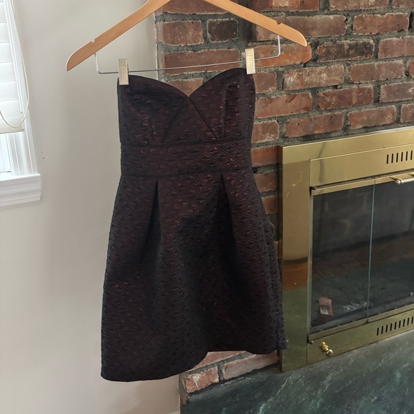 Elegant Strapless Bcbg Dress - Picture 1 of 3